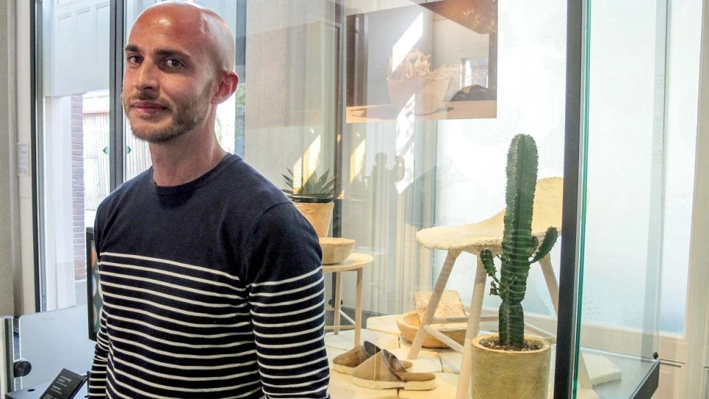 Maurizio-Montalti < muck, waste, trash, emissions...................... to Money? Grow It Yourself!- Mycelium Furniture? Grow It Yourself! < < < < < < %